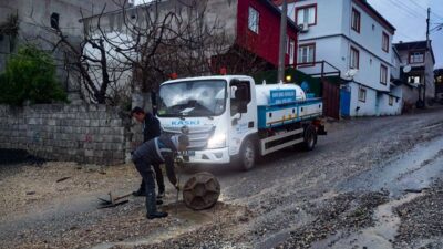 Kahramanmaraş Büyükşehir Belediyesi ve KASKİ ekipleri, şehir genelinde etkili olan