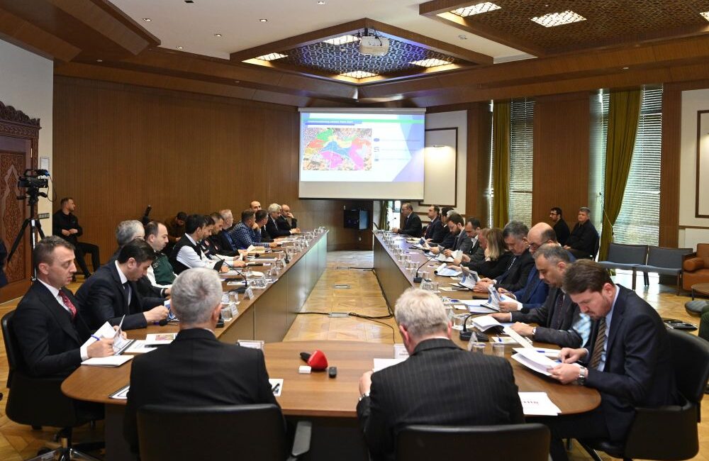 Vali Mükerrem Ünlüer başkanlığında düzenlenen Altyapı Çalışmaları Koordinasyon Toplantısı’na katılan