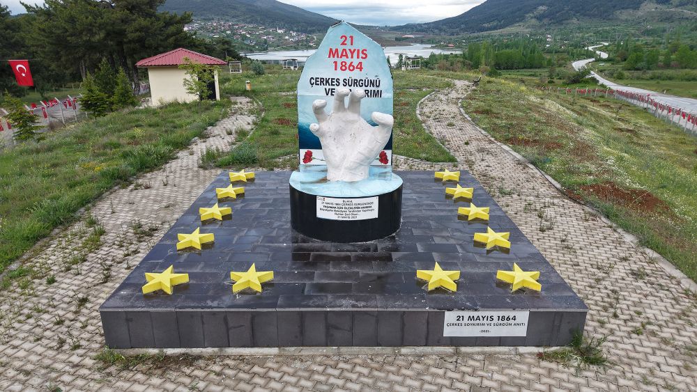 İnsanlık tarihinin en büyük trajedilerinden biri olan 1864 Çerkes Sürgünü’nün