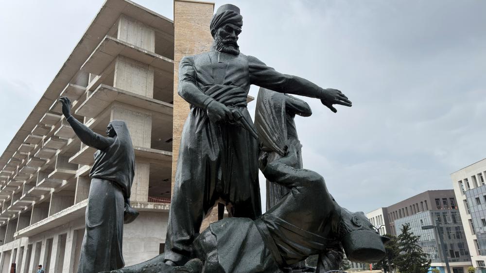 Kahramanmaraş Büyükşehir Belediyesi, şehir merkezinde yürüttüğü kentsel tasarım ve çevre