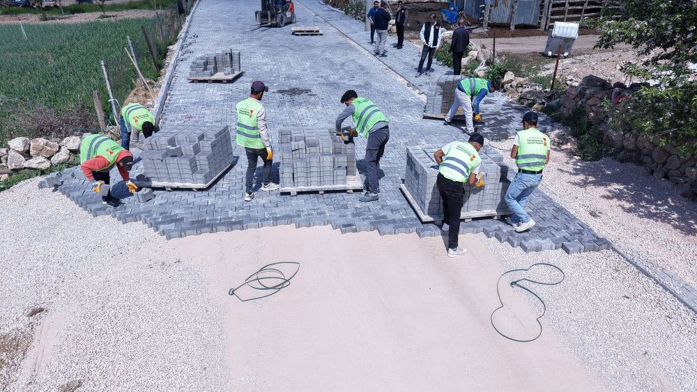 Büyükşehir Belediyesi, Elbistan kırsalındaki İğde Mahallesi’nde 15 bin metrekarelik kilit