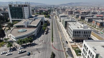 Azerbaycan Bulvarı belediye binası önündeki çift yönlü ulaşım aksı, 
altyapı