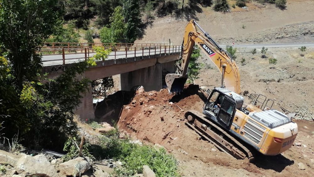 Kahramanmaraş Büyükşehir Belediyesi, ulaşım altyapısını güçlendirmek amacıyla Dulkadiroğlu ilçesi Bertiz