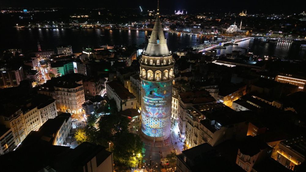 Kahramanmaraş Büyükşehir Belediyesi, UNESCO Edebiyat Şehri ünvanını Galata Kulesi’ne yansıtılan