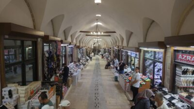 Depremin ardından 3 yıl boyunca konteynerlerde ekmek teknesini yürüten çarşı