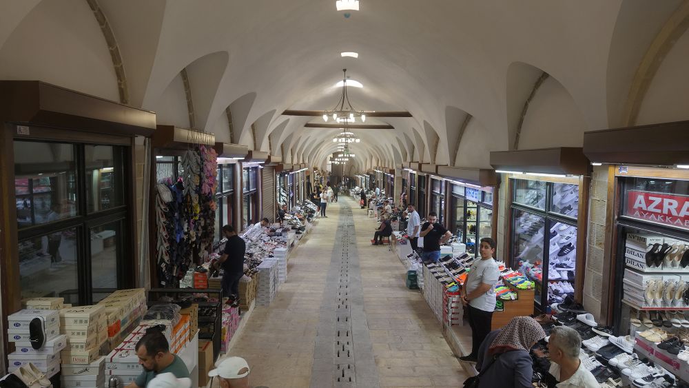 Depremin ardından 3 yıl boyunca konteynerlerde ekmek teknesini yürüten çarşı