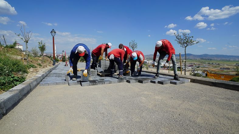 Kahramanmaraş Büyükşehir Belediyesi, Malik Ejder Mahallesi’nde hayata geçirdiği 
Karbon Yutak