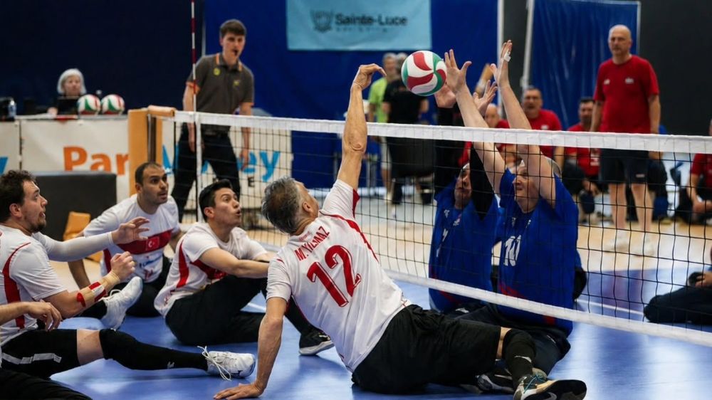 Fransa'da düzenlenen Paravolley Gümüş Milletler Ligi'nde Avrupa ikincisi olan Oturarak