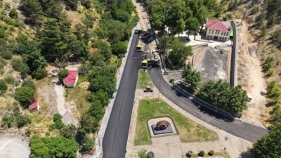 Büyükşehir Belediyesi, Dulkadiroğlu’ndaki Pınarbaşı Mahallesi Pınarbaşı Caddesi’nde
sıcak asfalt serimine başladı.