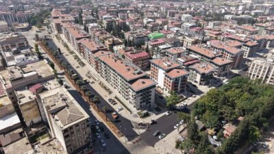 Büyükşehir Belediyesi, Trabzon Bulvarı’nda son kat asfalt uygulamasını yoğun bir