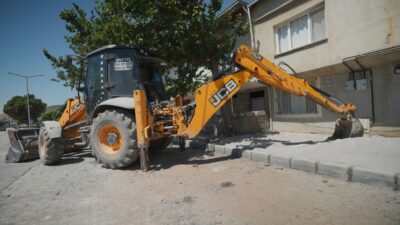 Büyükşehir Belediyesi, Türkoğlu Beyoğlu Mahallesi İstasyon Caddesi'ndeki 
deforme olmuş kaldırımları