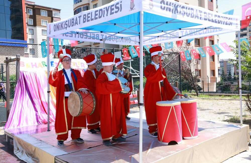Onikişubat Belediyesi’nin düzenlediği geleneksel Bahar Şenliği’nde bir araya gelen özel