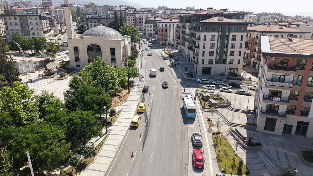 Kahramanmaraş Büyükşehir Belediyesi, şehir merkezinin en önemli ana damarlarından biri