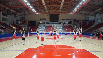 Kahramanmaraş Büyükşehir Belediyespor Kadın Voleybol Takımı'nın altyapı seçmeleri yoğun ilgi