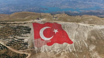 Kahramanmaraş'ın simgelerinden biri haline gelen, Ahır Dağı'nın 1830 rakımlı zirvesinde