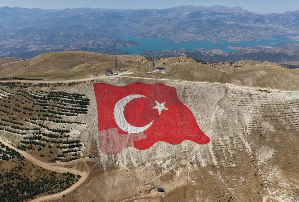 Kahramanmaraş'ın simgelerinden biri haline gelen, Ahır Dağı'nın 1830 rakımlı zirvesinde