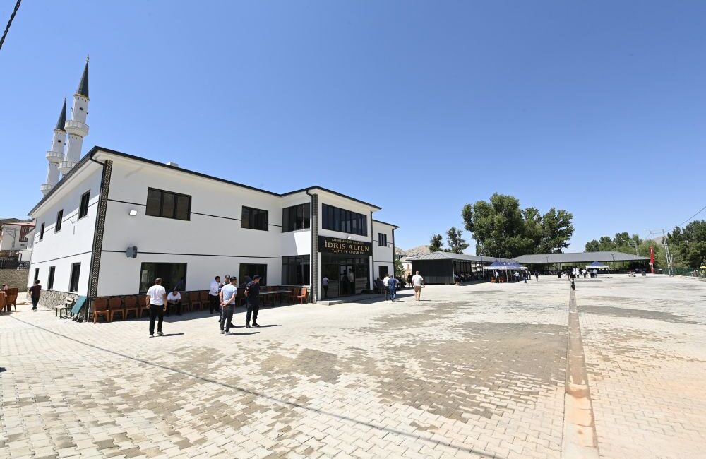 Elbistan’ın Karahasanuşağı Mahallesi’nde hayırsever Altun ailesi tarafından yaptırılan İdris Altun