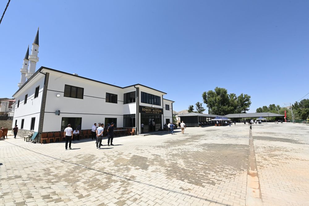 Elbistan’ın Karahasanuşağı Mahallesi’nde hayırsever Altun ailesi tarafından yaptırılan İdris Altun