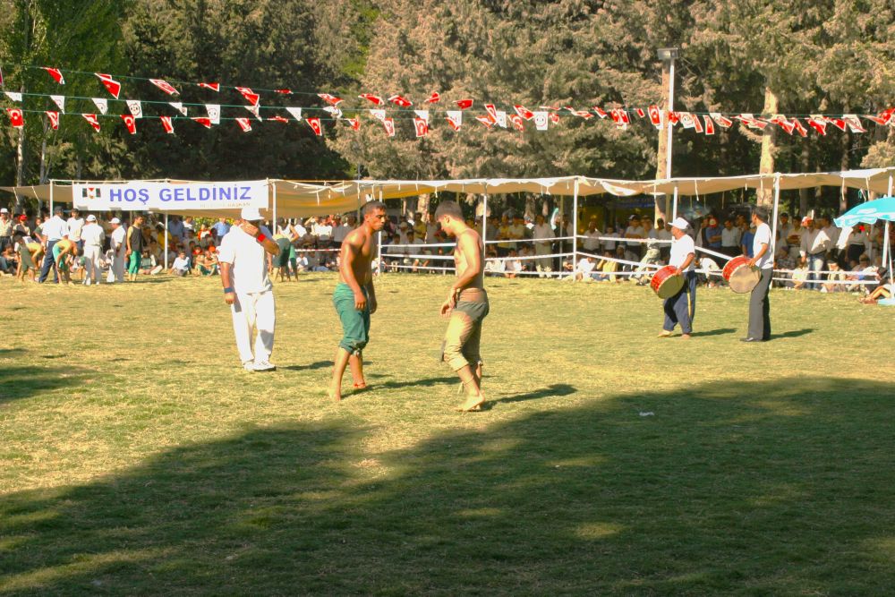 Büyükşehir Belediyesi ve Geleneksel Güreşler Federasyonu iş birliğiyle düzenlenecek
Geleneksel Karakucak