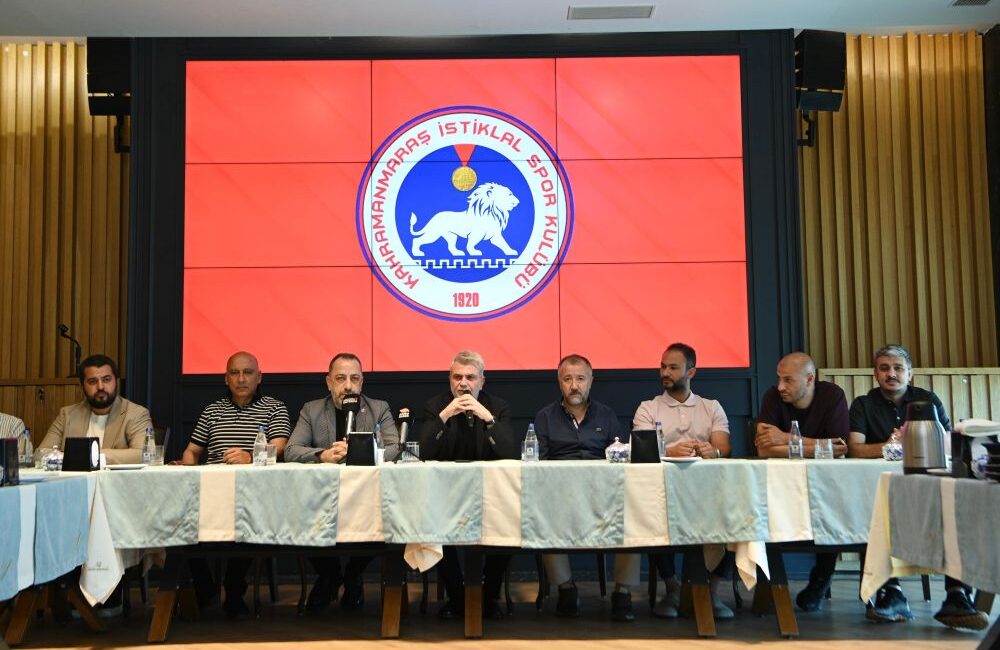 Futbolcularıyla Bir Araya Geldi
Büyükşehir Belediye Başkanı Fırat Görgel, Kahramanmaraş İstiklalspor