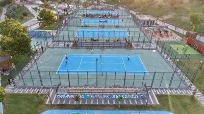 Şehirde spor kültürünü yaygınlaştırmak amacıyla gerçekleştirilen dev turnuva, hem korttaki