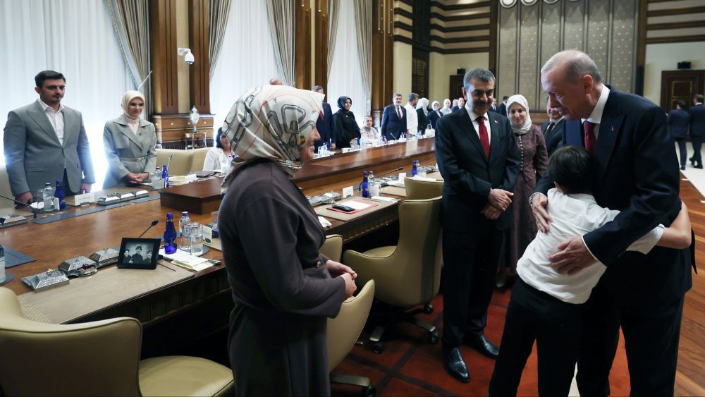 Cumhurbaşkanı Recep Tayyip Erdoğan, Ayser Çalık Ortaokulu’nda yaşanan elim
saldırıda şehit