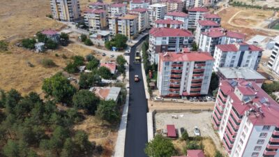 Kahramanmaraş Büyükşehir Belediyesi, Afşin’de kapsamlı temizlik mesaisi yürütürken; Göksun kırsalındaki