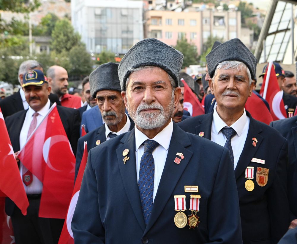 Vali Mükerrem Ünlüer, Başkan Fırat Görgel ve kent protokolünün katılımıyla