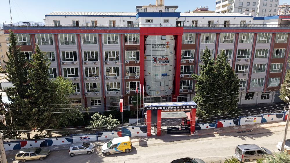 Büyükşehir Belediyesinin LGS ve YKS’ye hazırlanan öğrencilere ücretsiz hazırlık kursu
sunacağı