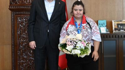 İsveç’te gerçekleştirilen 2026 Judown Judo Dünya Şampiyonası’nda altın madalya
kazanan milli
