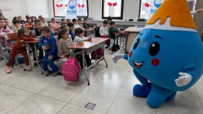 KASKİ'nin maskotu Mavi, anaokulu öğrencileriyle interaktif etkinliklerde buluşarak
 suyun hayatımızdaki