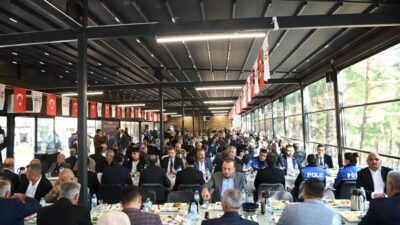 19 Ekim Muhtarlar Günü programında konuşan Büyükşehir Belediye Başkanı Fırat
Görgel,