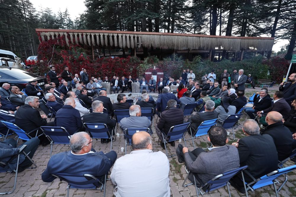 Muhtarların gününü tebrik eden Başkan Toptaş, 
"Bizim derdimiz makam değil,