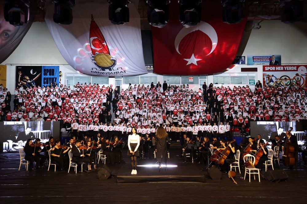 Onikişubat Belediyesi ev sahipliğinde düzenlenen “Cumhuriyet’in 1000 Sesi” konseri, bu